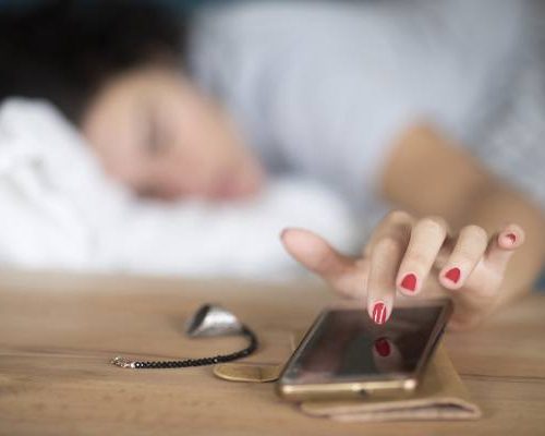 Czy drzemka w ciągu dnia jest zdrowa? Przestrzegaj tych kilku zasad, aby spanie w ciągu dnia przyniosło same korzyści