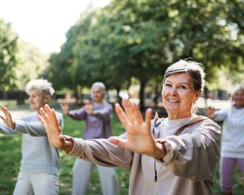 Chroni mózg, wzmacnia ciało. To idealna aktywność dla seniorów. Tai chi spowalnia nawet rozwój parkinsona!