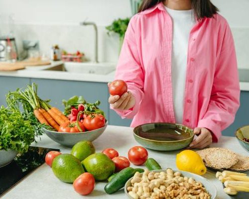 Zbij wysoki cholesterol za pomocą diety. Ekspertka radzi, jakie produkty wybierać. To jedz przy zagrożeniu miażdżycą i jej powikłaniami