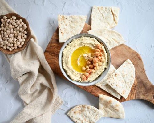To najzdrowsza pasta. Nasyci i pomoże w odchudzaniu, ale nie każdy rodzaj jest równie dobry! Jak wybierać hummus?