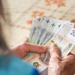Emeryci mogą zyskać nawet 400 zł więcej. Wystarczy jeden wniosek