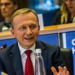 Polski komisarz przedstawił plan budżetu UE. Miliardy euro na obronność