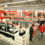 ​Znana sieć elektromarketów znika z Europy. Chiński potentat zainteresowany przejęciem