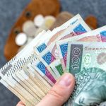 Tysiące emerytów czekają na pieniądze. Prezes TK apeluje do premiera