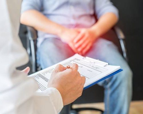 Problemy z prostatą to nie tylko rak. Jakie objawy daje zapalenie gruczołu krokowego?
