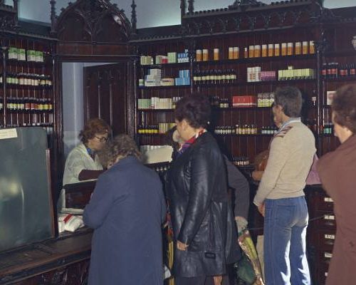 Leki, które pamiętasz z dzieciństwa. Tak wyglądała apteczka w PRL-u