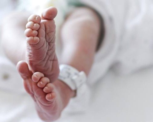 Nagła śmierć łóżeczkowa. Kiedy ryzyko jest największe i jak zapobiegać śmierci łóżeczkowej u niemowląt?