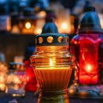 Plastikowe znicze odchodzą do lamusa. Co teraz wybierają Polacy?