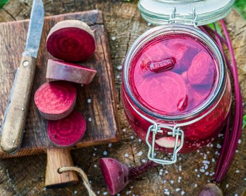 Tak zawsze robię zakwas buraczany. Stosuję ten przepis od wielu lat i za każdym razem wychodzi idealny w smaku