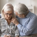 Zadłużenie seniorów wzrosło. Rekordzista ma ponad 96 mln zł do oddania