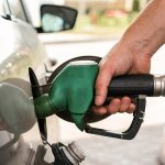Kiedy zapłacimy mniej za paliwo? Eksperci wskazują