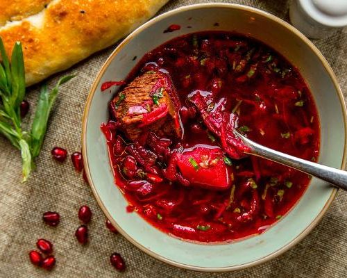 Niepozorne warzywa, moc właściwości. Barszcz i buraki wspierają układ krążenia, obniżają ciśnienie krwi, pomagają w niestrawności