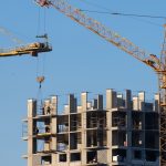 Zaskakujące dane z rynku mieszkaniowego. Gdzie ceny za metr spadły, a gdzie wzrosły?