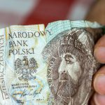 Masz w portfelu uszkodzone pieniądze? Lepiej je wymień, za chwilę będzie za późno