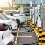 Co nas powstrzymuje przed zakupem elektryka? Wyniki badania są jednoznaczne