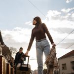 Ilu Polaków mieszka za granicą, gdzie szukają szczęścia? Oto najpopularniejsze kierunki emigracji w 2024 roku