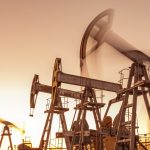 Czegoś takiego nie było od pandemii. Nadpodaż ropy uderza w producentów