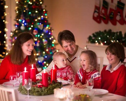 Co na Wigilię dla dzieci? Zobacz, co podać małym biesiadnikom, a czego unikać. Lista zakazanych i polecanych potraw