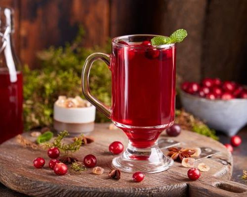 Sok z żurawiny to remedium na zapalenie pęcherza, serce i żołądek. Wzmacnia odporność jak naturalny antybiotyk