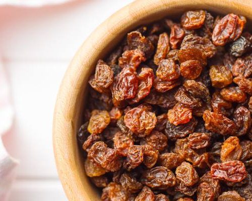 Co się stanie z twoim ciałem, gdy codziennie będziesz jeść rodzynki? Efekty zobaczysz m.in. na skórze. Sprawdź, czy rodzynki są zdrowe