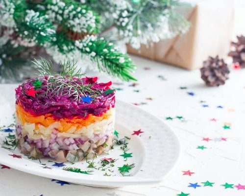 Tak odchudzisz każdą z 12 potraw na Wigilię. Tradycyjna kolacja będzie lżejsza i wciąż pyszna! Zobacz sposoby na lekkie dania świąteczne