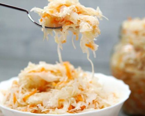 Ten błąd wiele osób popełnia przed Wigilią. Tego nigdy nie rób z kiszoną kapustą! Tak przygotujesz najzdrowszą kapustę z grzybami i bigos