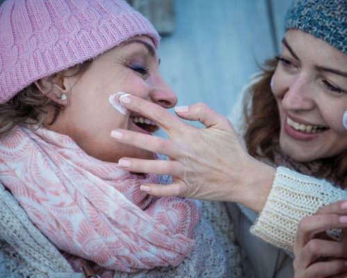Jaki krem ochroni cerę przed mrozem? Zobacz, czym smarować twarz, gdy panują ujemne temperatury