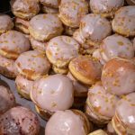 Cena pączka w 2026 roku: Koszt spadł, ale w sklepie zapłacimy więcej. Dlaczego?