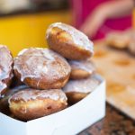 Nawet 40 żółtek i ćwierć kilo masła. „10 zł za pączka najlepszej jakości to cena uzasadniona”