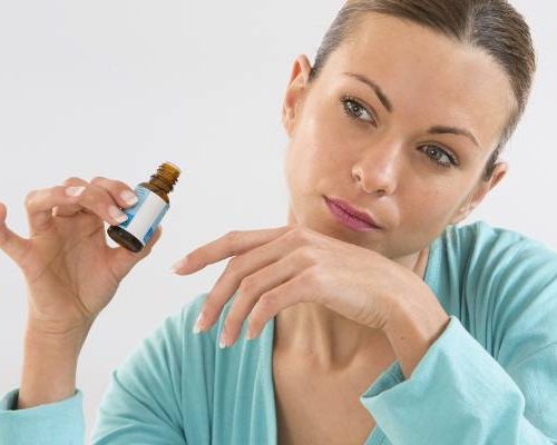 Jaki olejek eteryczny do aromaterapii? Zobacz, na co działają popularne rodzaje olejków aromatycznych. Te naturalne produkty są zdrowe