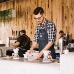 Cyfrowa rewolucja w gastronomii. Co zmieniły kody QR, płatności mobilne i zamówienia online?