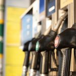 Obniżka cen paliw. Ile po decyzji Sejmu będzie nas kosztować tankowanie?