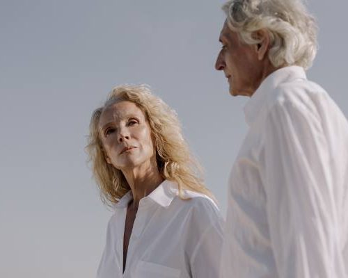 Choroba sztywnego człowieka to ciężkie i rzadko spotykane schorzenie. Cierpi na nie Celine Dion. Objawy i leczenie zespołu Moerscha-Woltmana