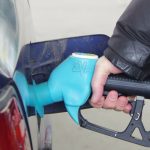 Ceny paliw w Polsce spadną? Minister finansów odpowiada