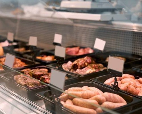 Najgorsze produkty na grilla, jakie możesz kupić. Rujnujesz zdrowie