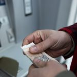 Wpłaty na konto pod lupą fiskusa. Kiedy bank zawiadomi urząd skarbowy?