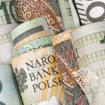 Niższe zatrudnienie i nowe informacje o zarobkach. GUS podał dane