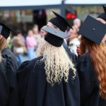 Po tych studiach zarobisz 14 tys. zł brutto na start. Najbardziej opłacalne kierunki