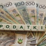 „Oplucie Polaków”, „Weźcie się do pracy”. Prawica ostro o zmianach w podatkach
