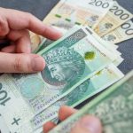 Koniec miesiąca trudny dla wielu Polaków. Co trzeci musi ograniczać wydatki