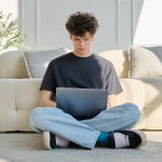Chcą 10 tys. zł na rękę. Ile zarabiają polscy studenci?