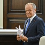 Tusk do Nawrockiego: Podpisuj prezydencie. Czekamy z napięciem